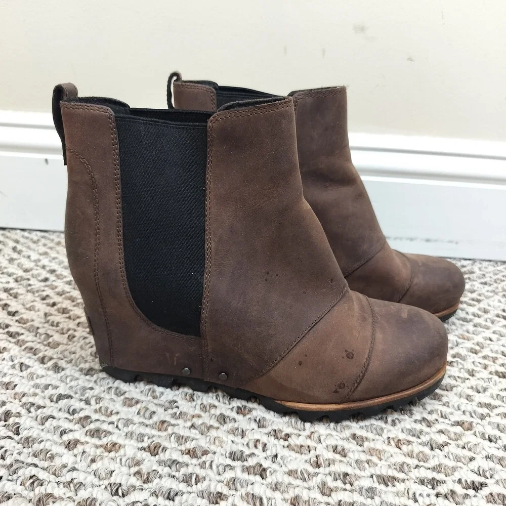 SOREL Joan of Arctic Wedge Chelsea Boots 9 Women's Elk Brown Leather Bootie
